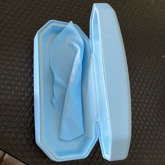 Authentic Sunglasses case. - Picture 2 of 5